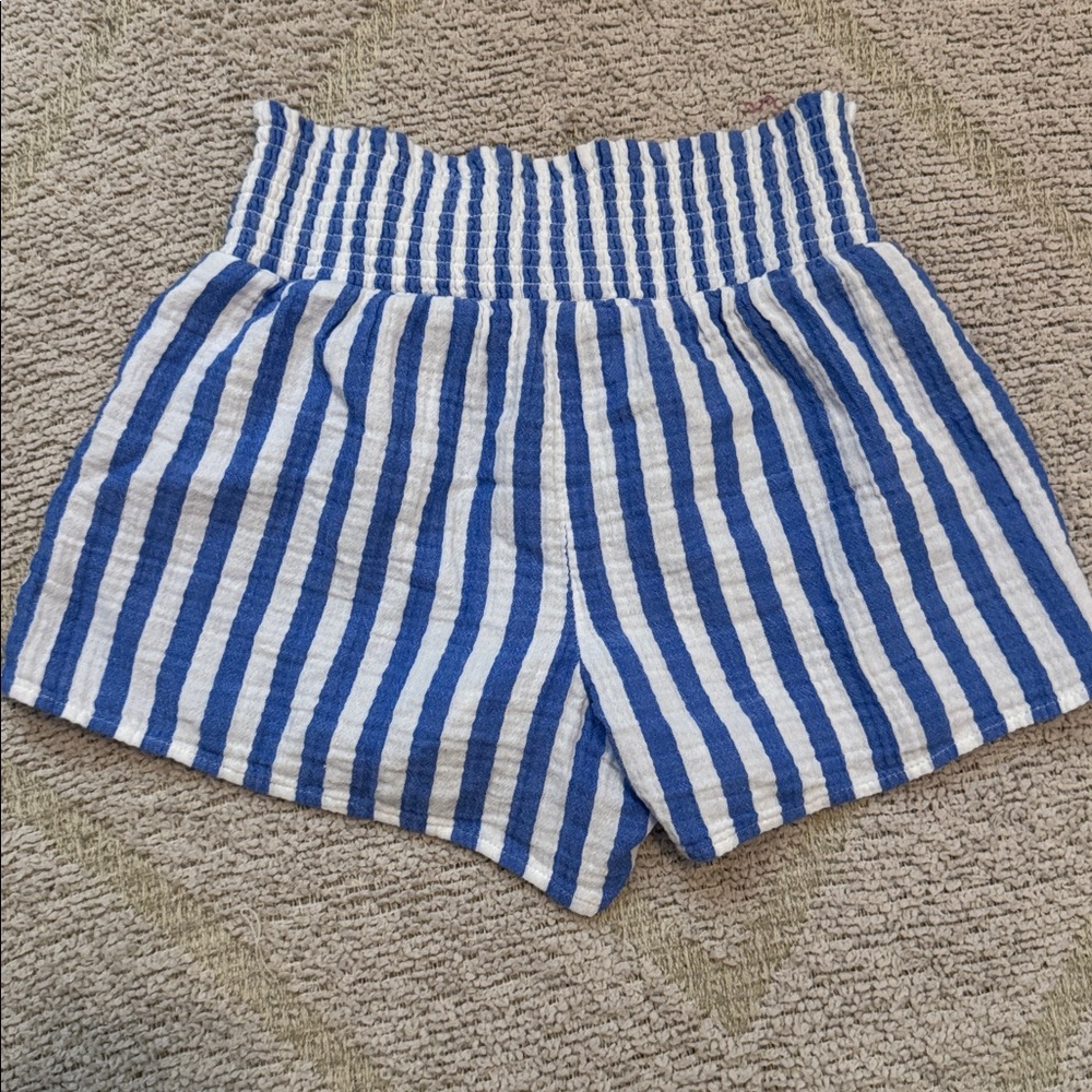 Vineyard Vines Blue & White Seersucker Smocked Shorts – XS - Picture 3 of 3